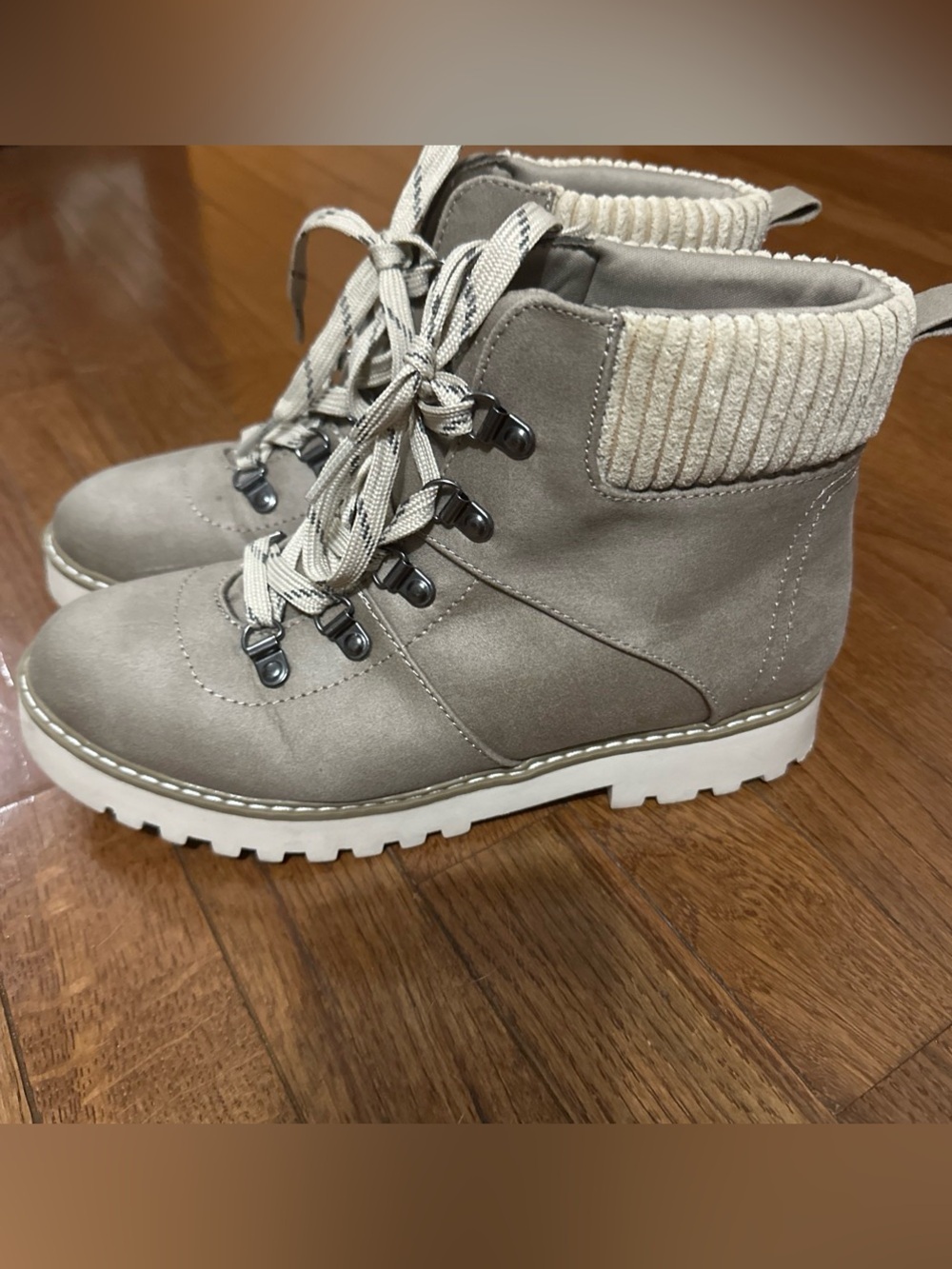 Cliffs by White Mountain Connor Hiker Bootie- EUC Size 8